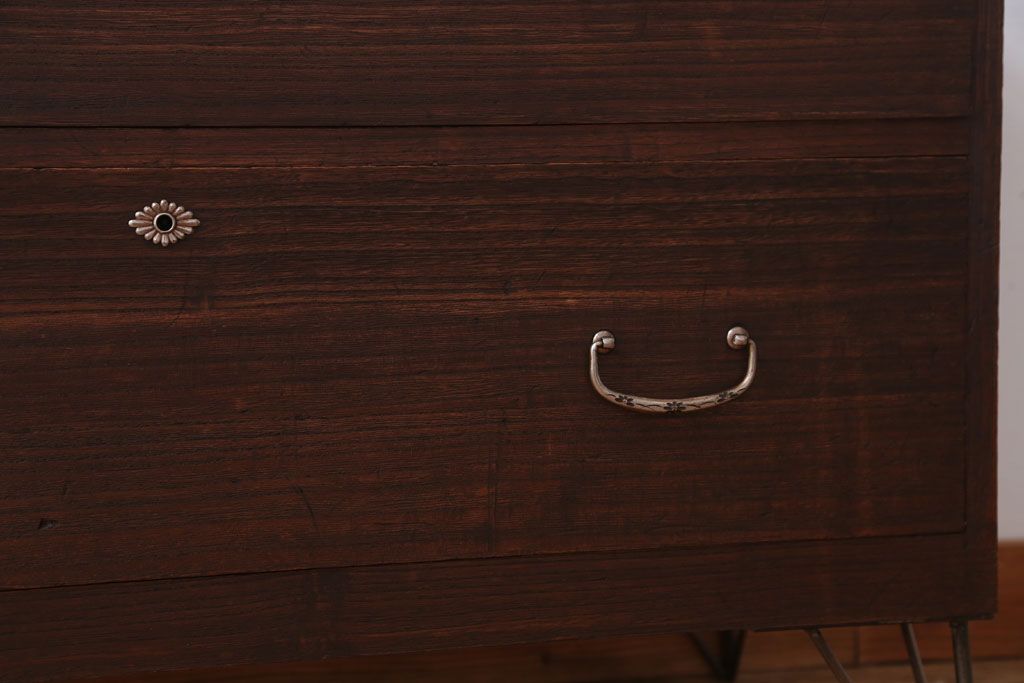アンティーク家具　 和製アンティーク　シンプルな衣装箪笥の鉄脚ローボード(ローチェスト)(2)