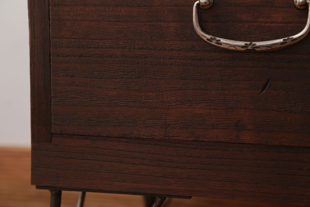 アンティーク家具　 和製アンティーク　シンプルな衣装箪笥の鉄脚ローボード(ローチェスト)(2)