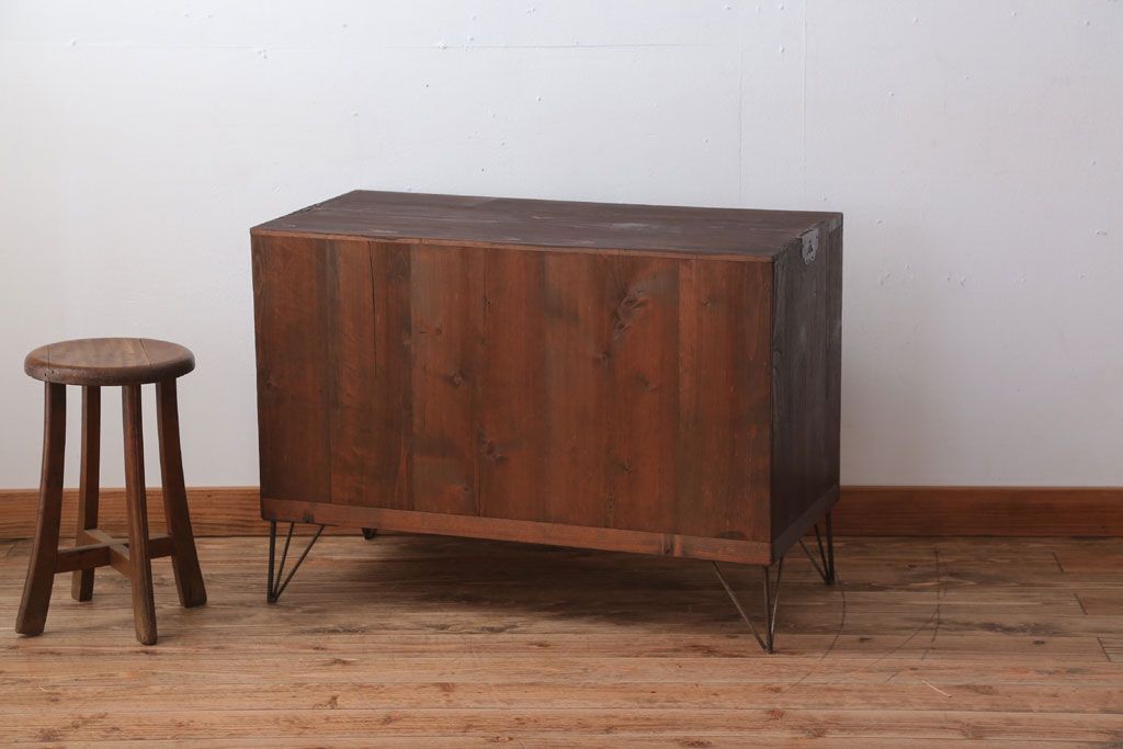 アンティーク家具　 和製アンティーク　シンプルな衣装箪笥の鉄脚ローボード(ローチェスト)(2)