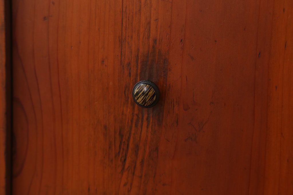 アンティーク家具　和製アンティーク　古い木の小ぶりなケンドン式扉の収納棚