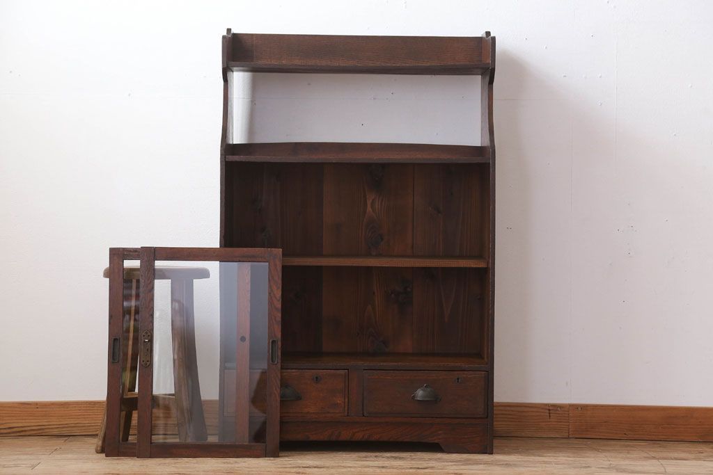 アンティーク家具　アンティーク　飾り棚付き!古い栓材のシンプルな引き戸本箱