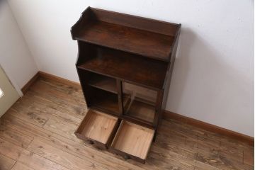 アンティーク家具　アンティーク　飾り棚付き!古い栓材のシンプルな引き戸本箱