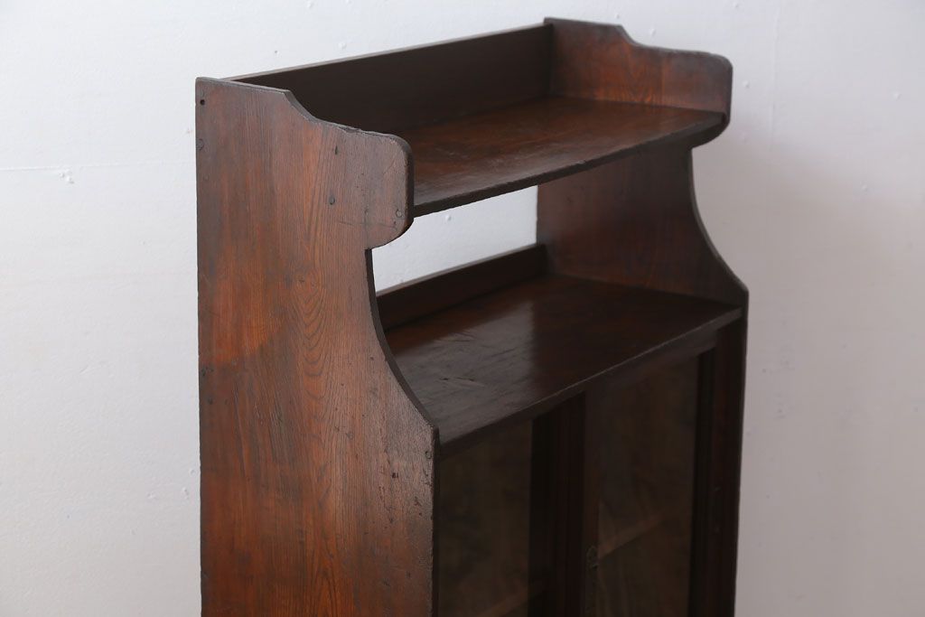 アンティーク家具　アンティーク　飾り棚付き!古い栓材のシンプルな引き戸本箱