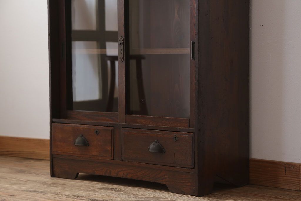 アンティーク家具　アンティーク　飾り棚付き!古い栓材のシンプルな引き戸本箱