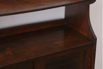 アンティーク家具　アンティーク　飾り棚付き!古い栓材のシンプルな引き戸本箱