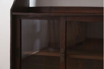 アンティーク家具　アンティーク　飾り棚付き!古い栓材のシンプルな引き戸本箱