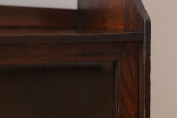 アンティーク家具　アンティーク　飾り棚付き!古い栓材のシンプルな引き戸本箱