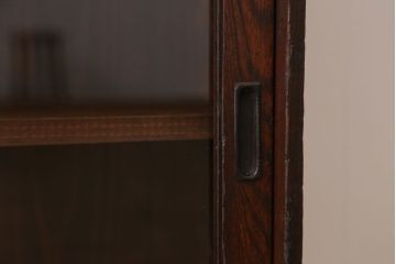 アンティーク家具　アンティーク　飾り棚付き!古い栓材のシンプルな引き戸本箱