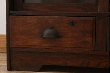 アンティーク家具　アンティーク　飾り棚付き!古い栓材のシンプルな引き戸本箱