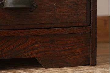 アンティーク家具　アンティーク　飾り棚付き!古い栓材のシンプルな引き戸本箱