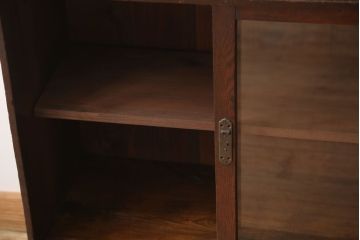 アンティーク家具　アンティーク　飾り棚付き!古い栓材のシンプルな引き戸本箱