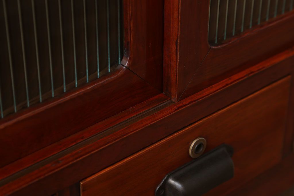 アンティーク家具　和製アンティーク　鉄脚付き!モールガラス引き戸のサイドボード(2)