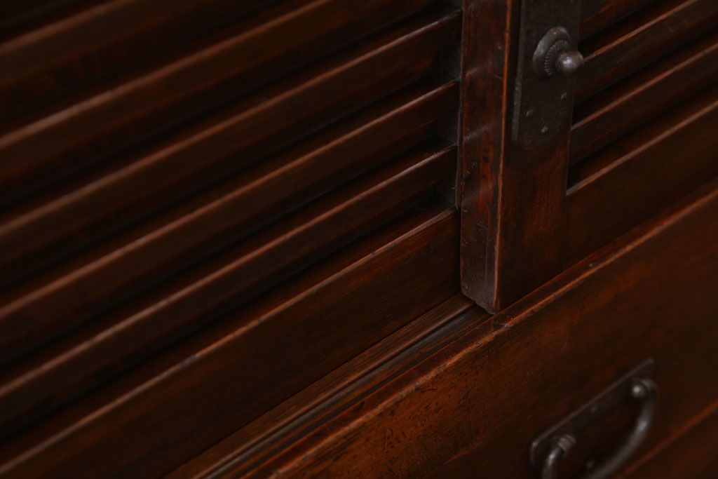 アンティーク家具　古民具・骨董　横桟引き戸のアンティーク美濃帳場箪笥