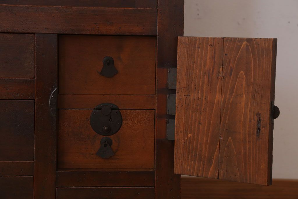 アンティーク家具　古民具・骨董　横桟引き戸のアンティーク美濃帳場箪笥