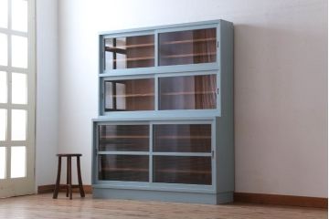 アンティーク家具　アンティーク　モールガラス入り!大きなペイント収納棚(戸棚・食器棚)
