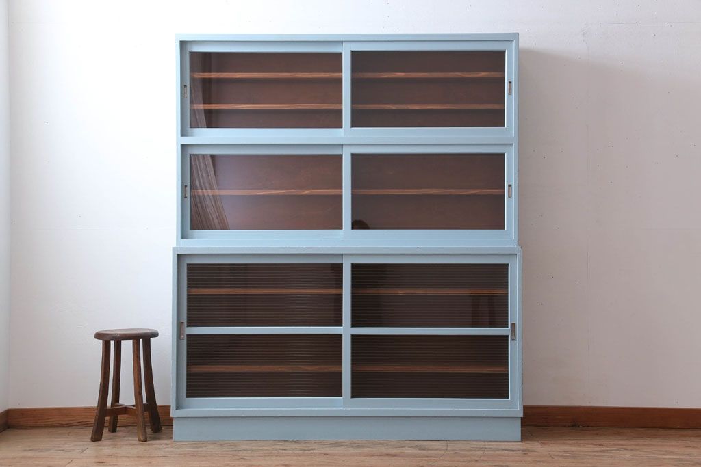 アンティーク家具　アンティーク　モールガラス入り!大きなペイント収納棚(戸棚・食器棚)