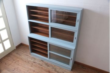 アンティーク家具　アンティーク　モールガラス入り!大きなペイント収納棚(戸棚・食器棚)