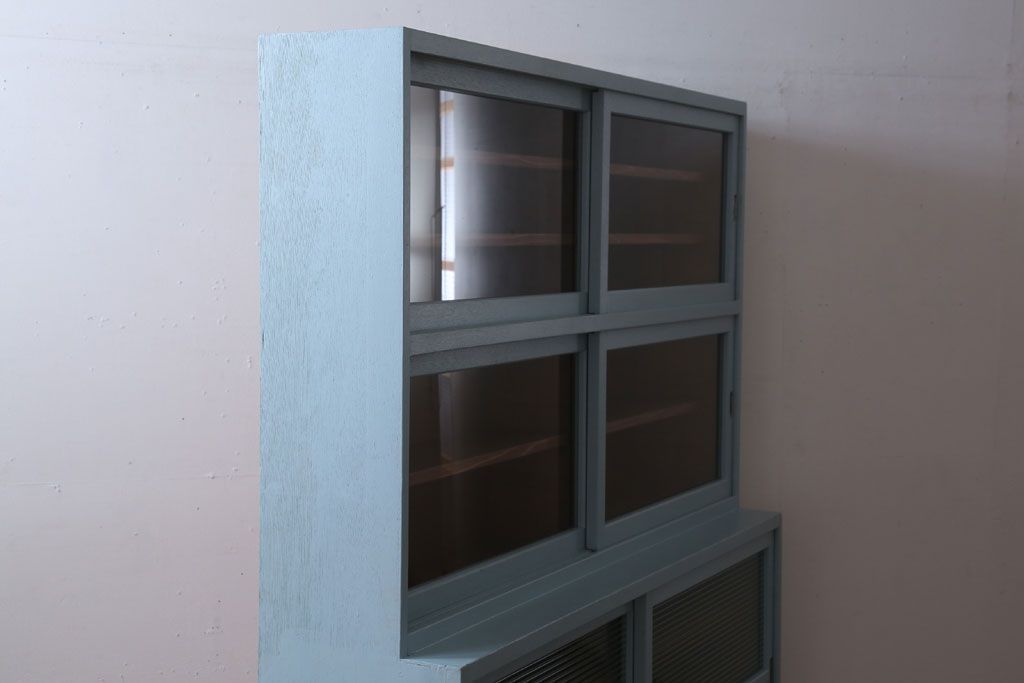 アンティーク家具　アンティーク　モールガラス入り!大きなペイント収納棚(戸棚・食器棚)