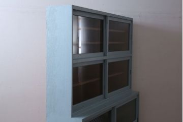 アンティーク家具　アンティーク　モールガラス入り!大きなペイント収納棚(戸棚・食器棚)