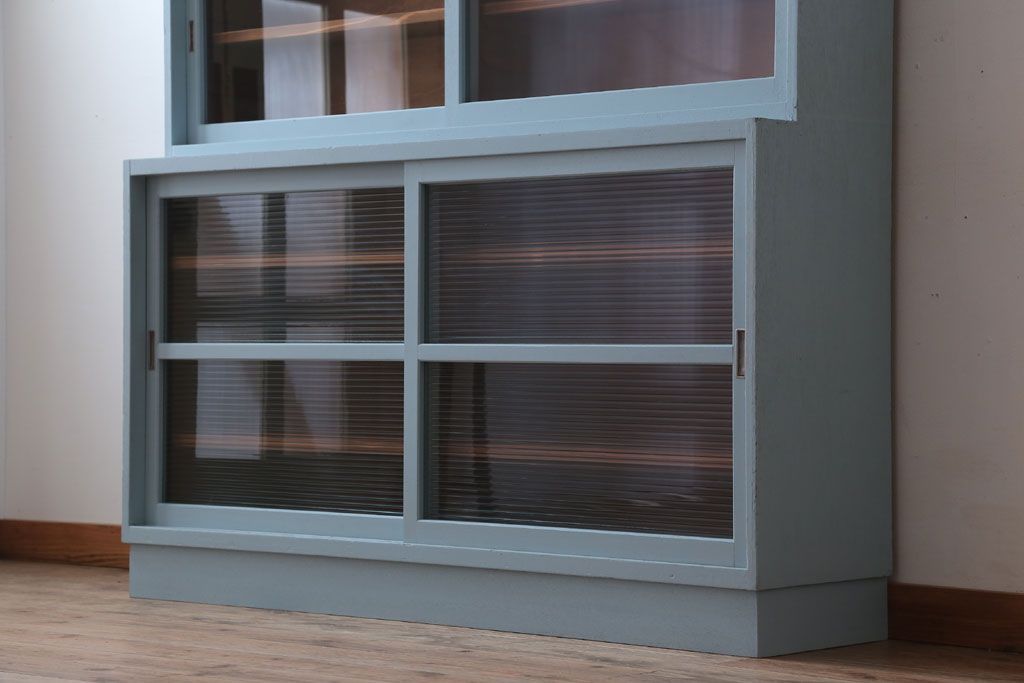 アンティーク家具　アンティーク　モールガラス入り!大きなペイント収納棚(戸棚・食器棚)