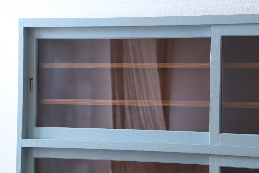 アンティーク家具　アンティーク　モールガラス入り!大きなペイント収納棚(戸棚・食器棚)