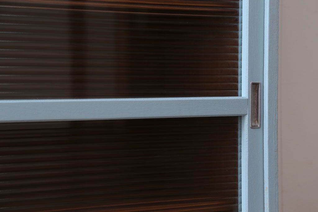 アンティーク家具　アンティーク　モールガラス入り!大きなペイント収納棚(戸棚・食器棚)