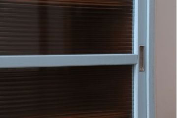 アンティーク家具　アンティーク　モールガラス入り!大きなペイント収納棚(戸棚・食器棚)