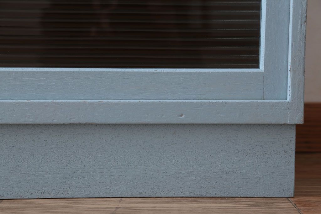 アンティーク家具　アンティーク　モールガラス入り!大きなペイント収納棚(戸棚・食器棚)