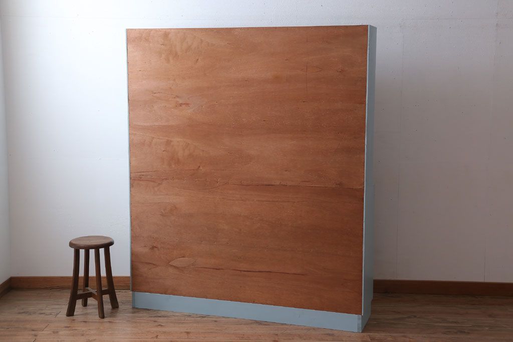 アンティーク家具　アンティーク　モールガラス入り!大きなペイント収納棚(戸棚・食器棚)