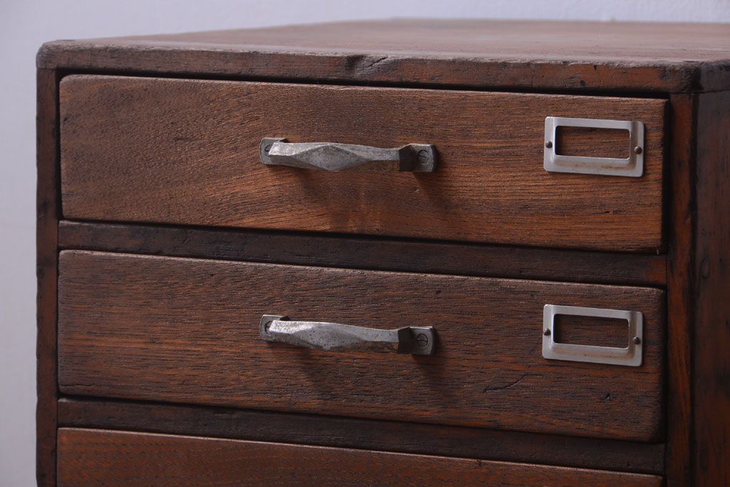レトロ家具　昭和レトロ　ネームプレート付き!古い木のアンティーク小引き出し