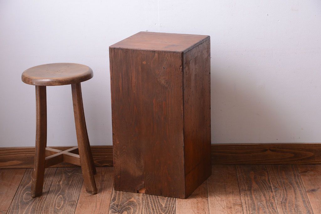 レトロ家具　昭和レトロ　ネームプレート付き!古い木のアンティーク小引き出し