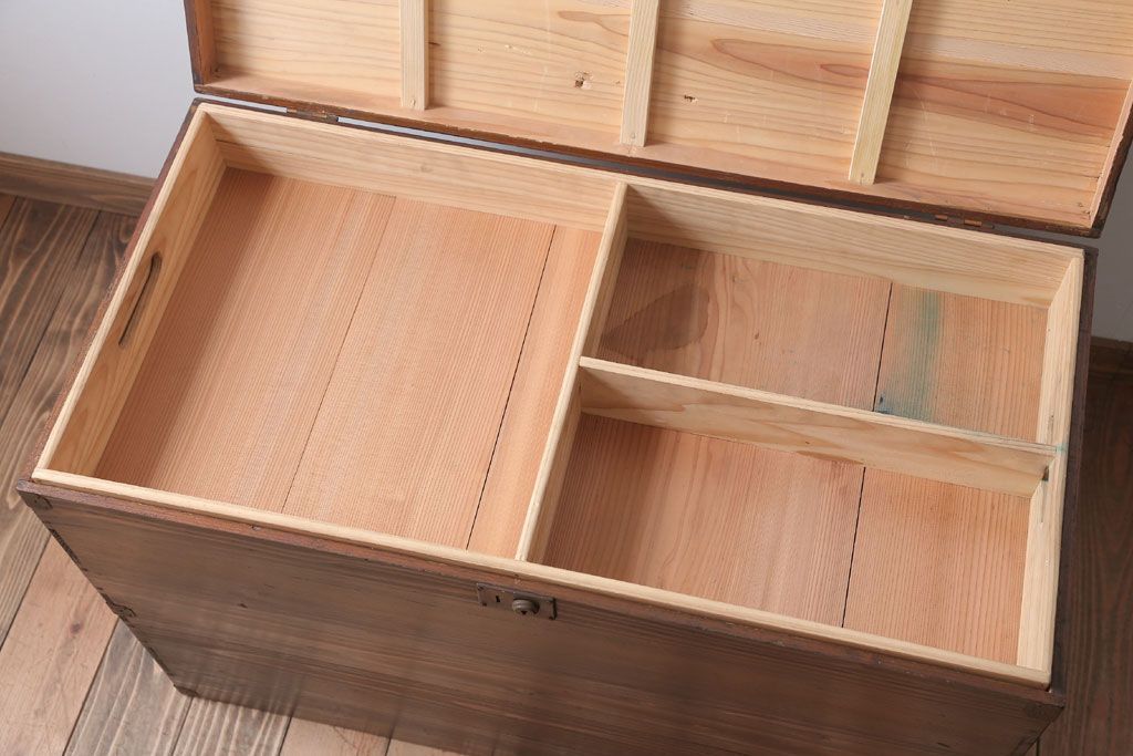 アンティーク雑貨　和製アンティーク　古い木製の大きな収納箱(収納ボックス)