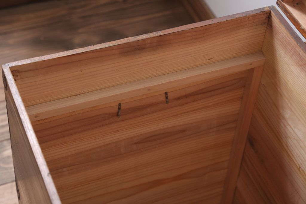 アンティーク雑貨　和製アンティーク　古い木製の大きな収納箱(収納ボックス)