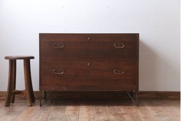 アンティーク家具　和製アンティーク　シンプルな衣装箪笥の鉄脚ローボード(1)