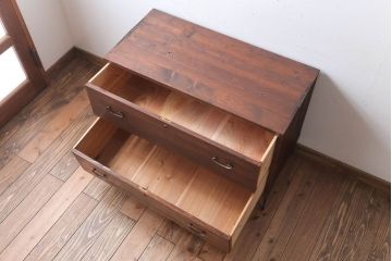 アンティーク家具　和製アンティーク　シンプルな衣装箪笥の鉄脚ローボード(1)