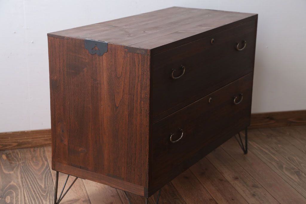 アンティーク家具　和製アンティーク　シンプルな衣装箪笥の鉄脚ローボード(1)