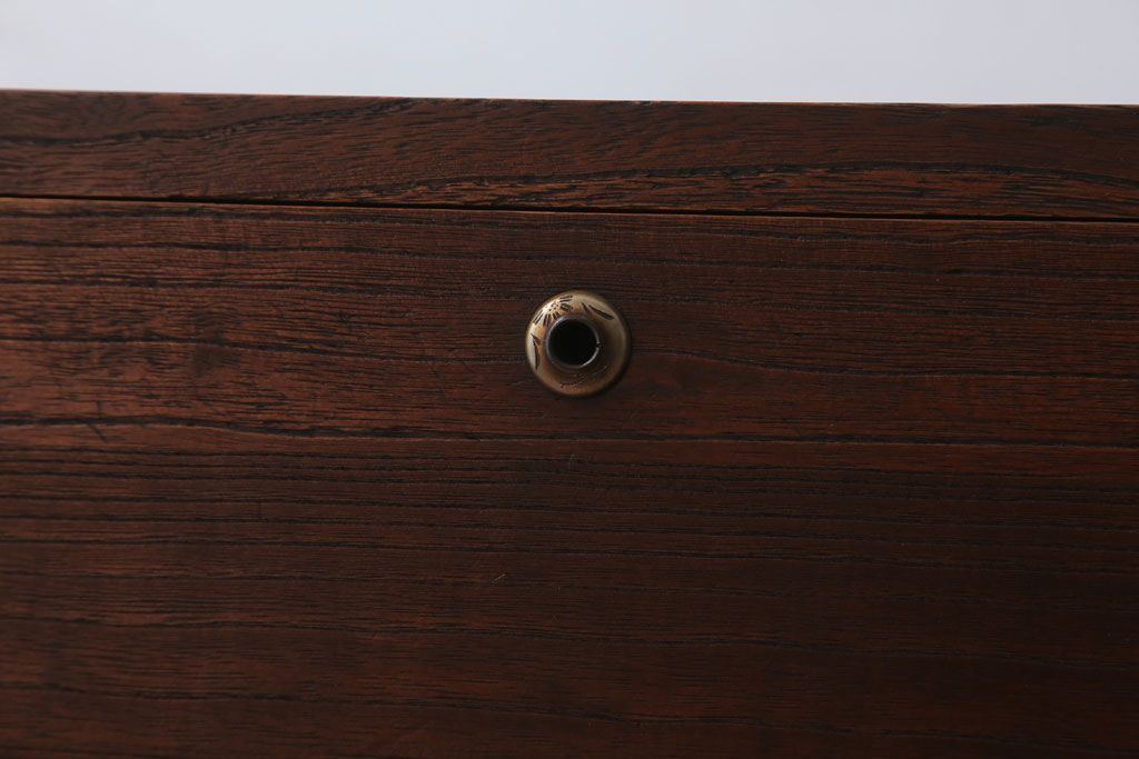 アンティーク家具　和製アンティーク　シンプルな衣装箪笥の鉄脚ローボード(1)