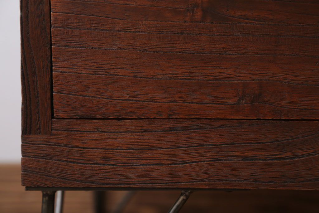 アンティーク家具　和製アンティーク　シンプルな衣装箪笥の鉄脚ローボード(1)