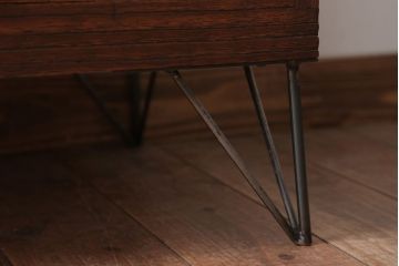 アンティーク家具　和製アンティーク　シンプルな衣装箪笥の鉄脚ローボード(1)