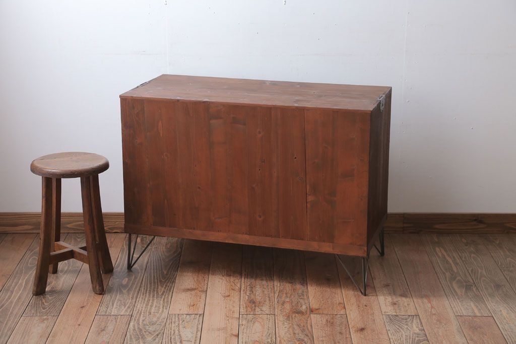 アンティーク家具　和製アンティーク　シンプルな衣装箪笥の鉄脚ローボード(1)