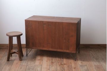 アンティーク家具　和製アンティーク　シンプルな衣装箪笥の鉄脚ローボード(1)