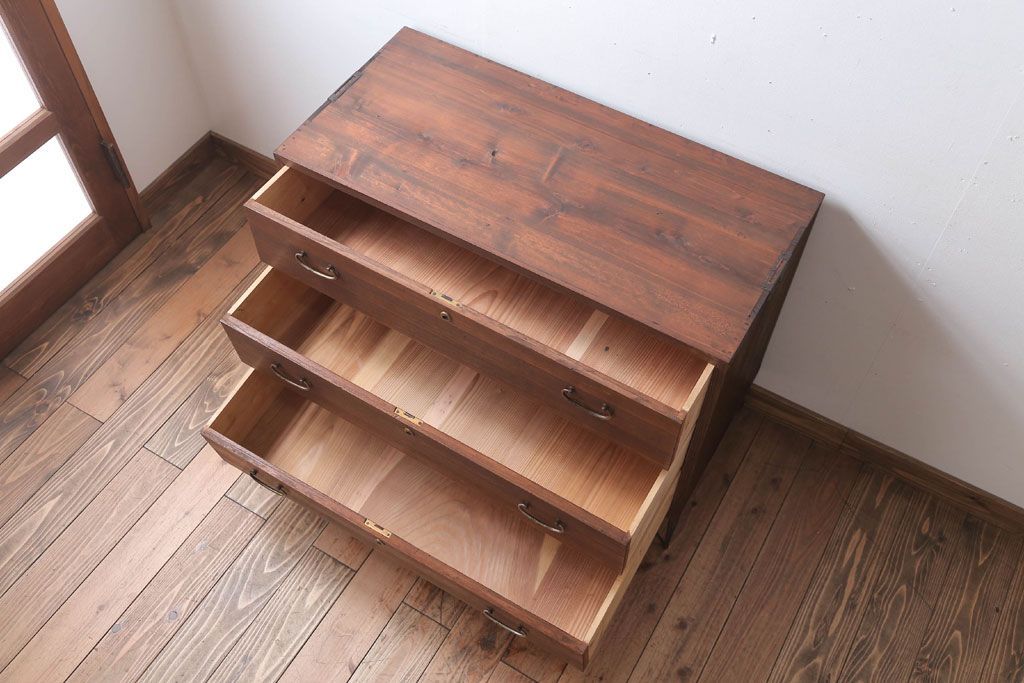 アンティーク家具　和製アンティーク　シンプルな衣装箪笥の鉄脚ローボード(2)