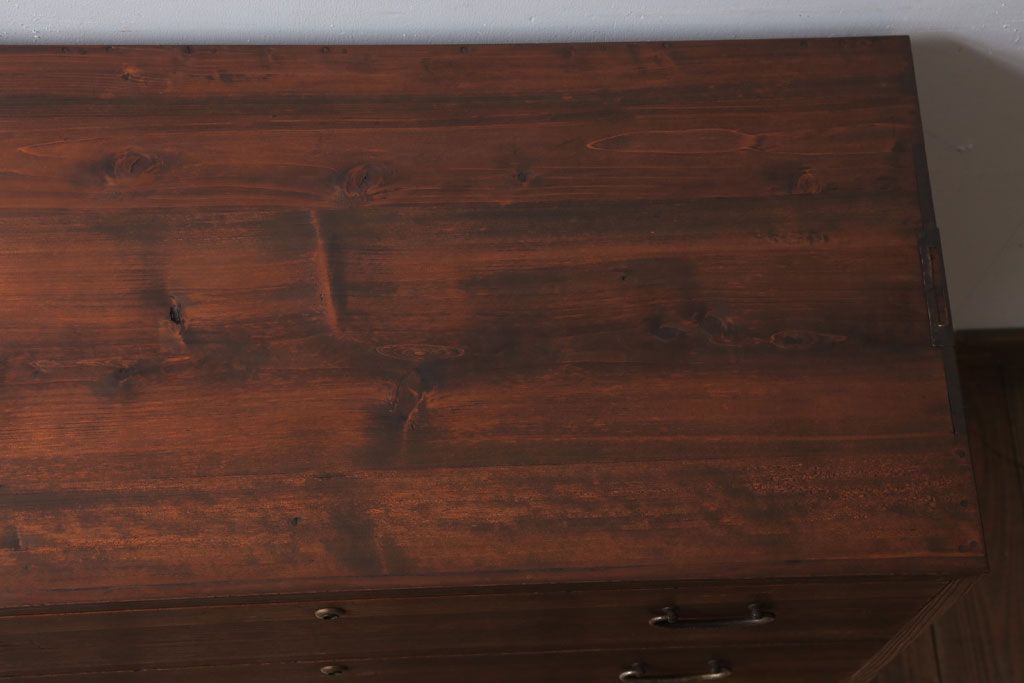 アンティーク家具　和製アンティーク　シンプルな衣装箪笥の鉄脚ローボード(2)