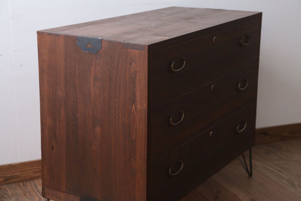 アンティーク家具　和製アンティーク　シンプルな衣装箪笥の鉄脚ローボード(2)