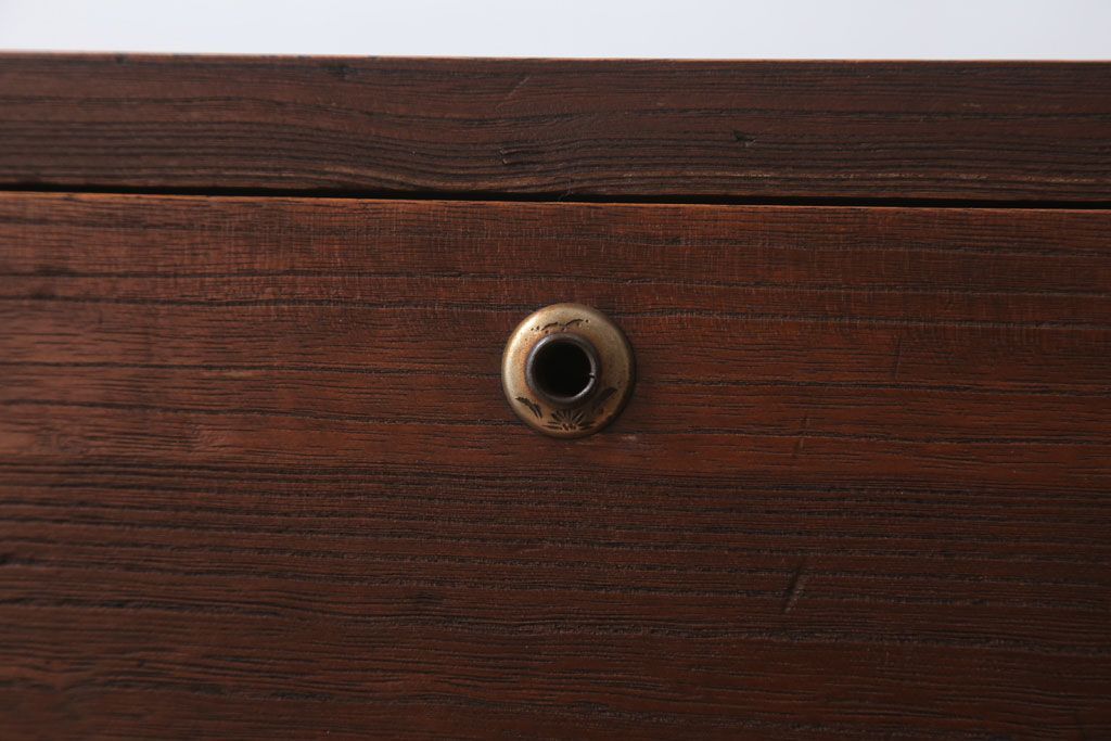 アンティーク家具　和製アンティーク　シンプルな衣装箪笥の鉄脚ローボード(2)