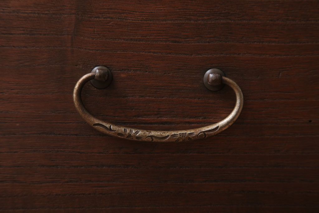 アンティーク家具　和製アンティーク　シンプルな衣装箪笥の鉄脚ローボード(2)