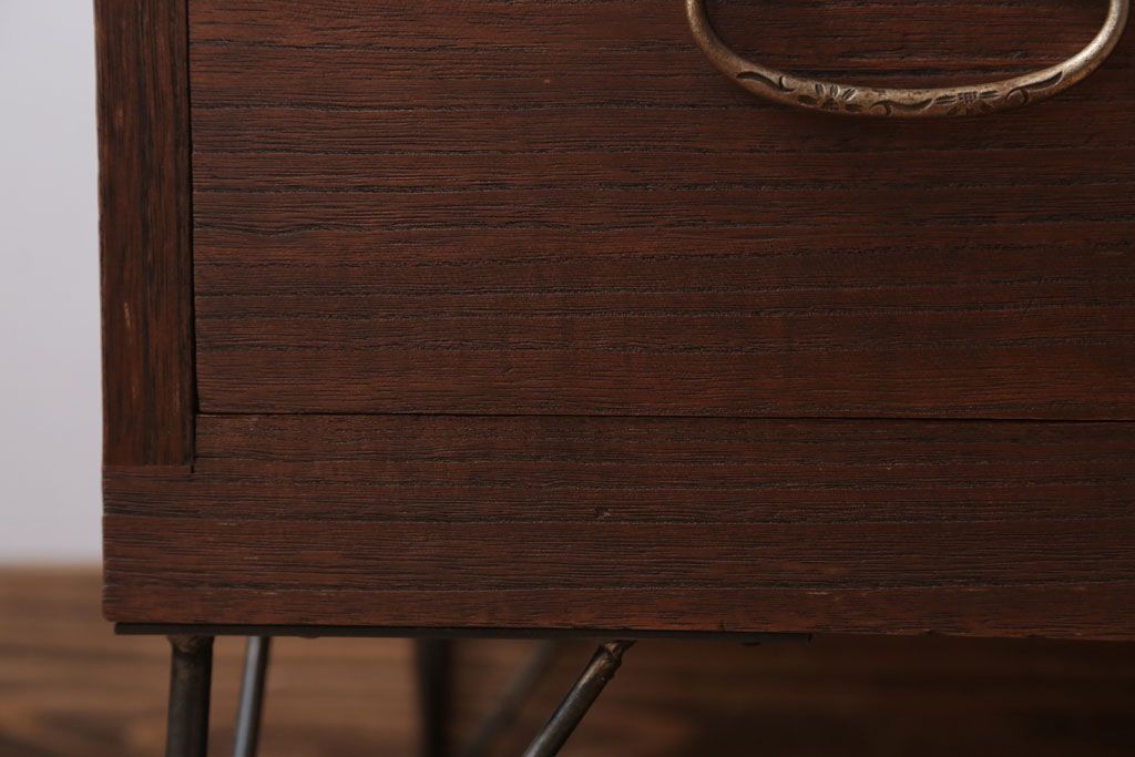 アンティーク家具　和製アンティーク　シンプルな衣装箪笥の鉄脚ローボード(2)