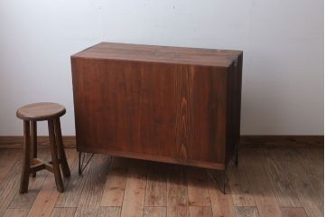 アンティーク家具　和製アンティーク　シンプルな衣装箪笥の鉄脚ローボード(2)