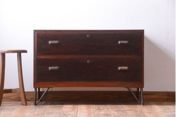 アンティーク家具　アンティーク　前面欅材!鉄脚付き時代箪笥ローボード(ローチェスト)(1)