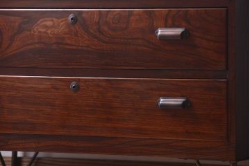 アンティーク家具　アンティーク　前面欅材!鉄脚付き時代箪笥ローボード(ローチェスト)(2)